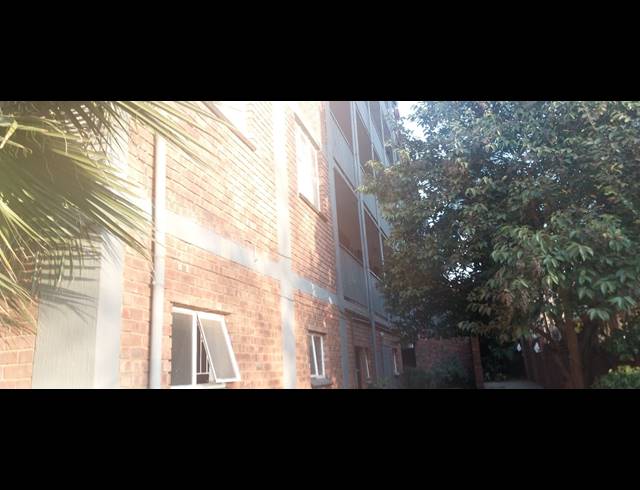 3 BEDROOM FLAT FOR SALE IN PRETORIA WEST